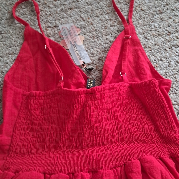 Adjustable spaghetti strap red dress - Picture 9 of 9
